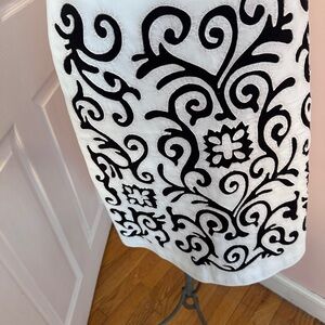Per Se Black and White Floral Midi Skirt